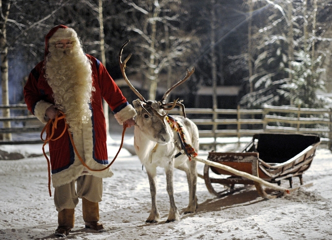 pictures of father christmas and his reindeers